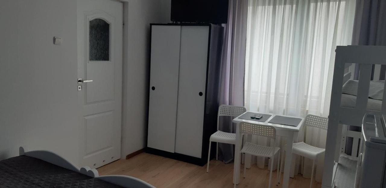 Pokoje Goscinne Galeon W Darlowku Ujście-Darłowskie Екстериор снимка
